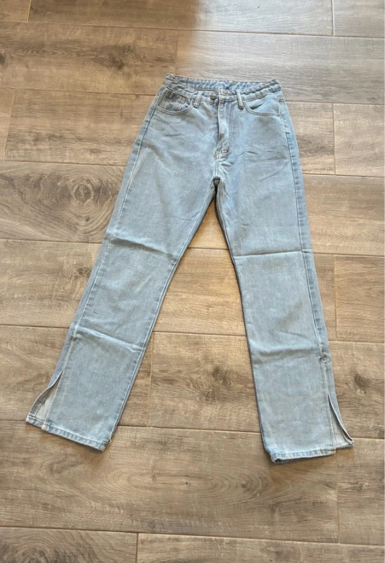 Flared jean with slit – photo 2